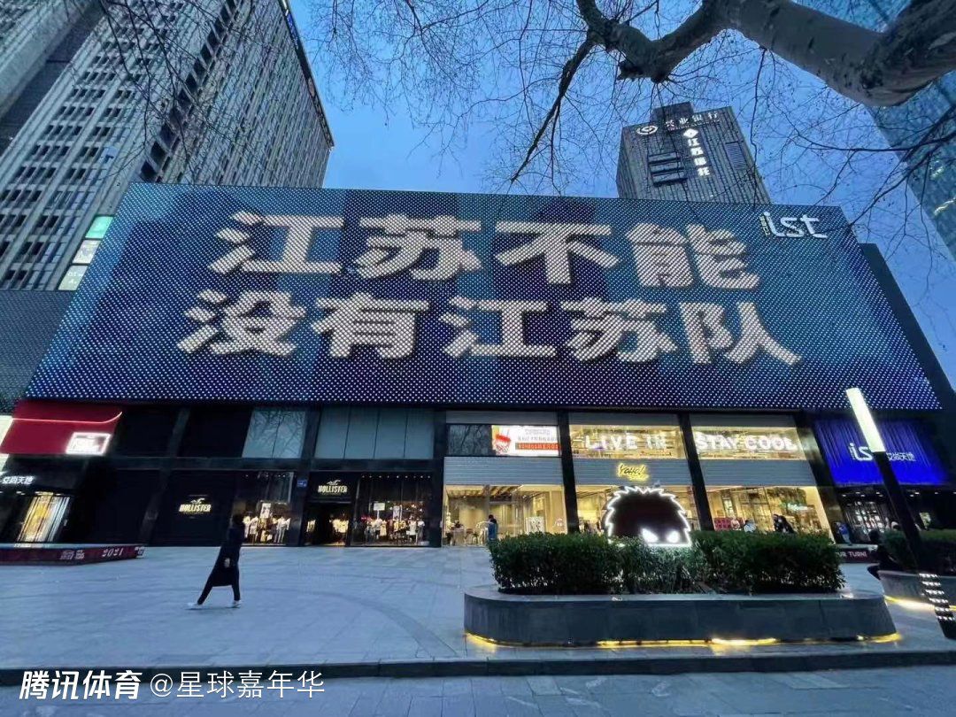 记者：斯通斯预计伤缺几周哈兰德很快恢复合练德布劳内即将复出　《邮报》记者JackGaughan更新了曼城球员的伤情情况：斯通斯预计伤缺几周，哈兰德很快恢复合练，德布劳内即将复出。